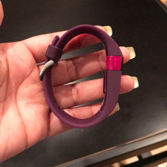 SOLD-Fitbit Charge HR Activity, Heart Rate + Sleep - Picture 4 of 7